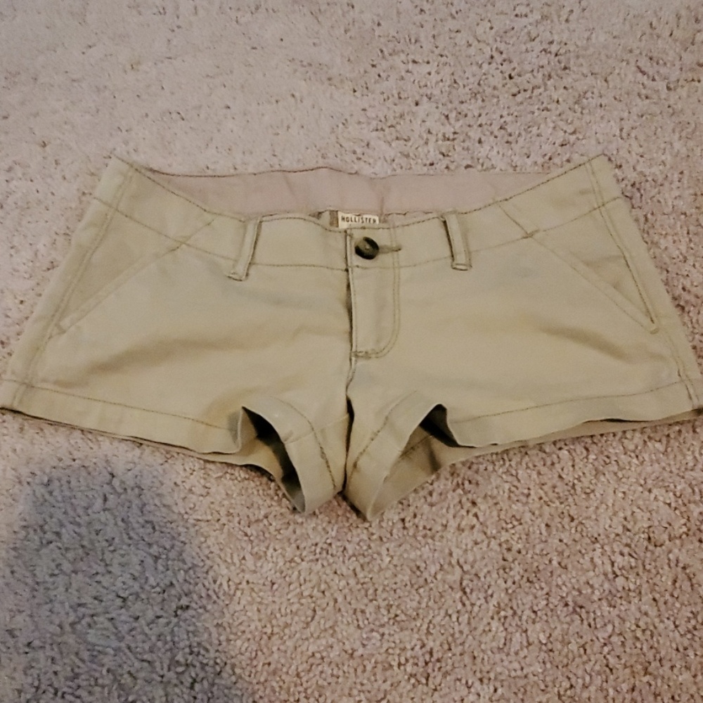 Khaki Hollister shorts